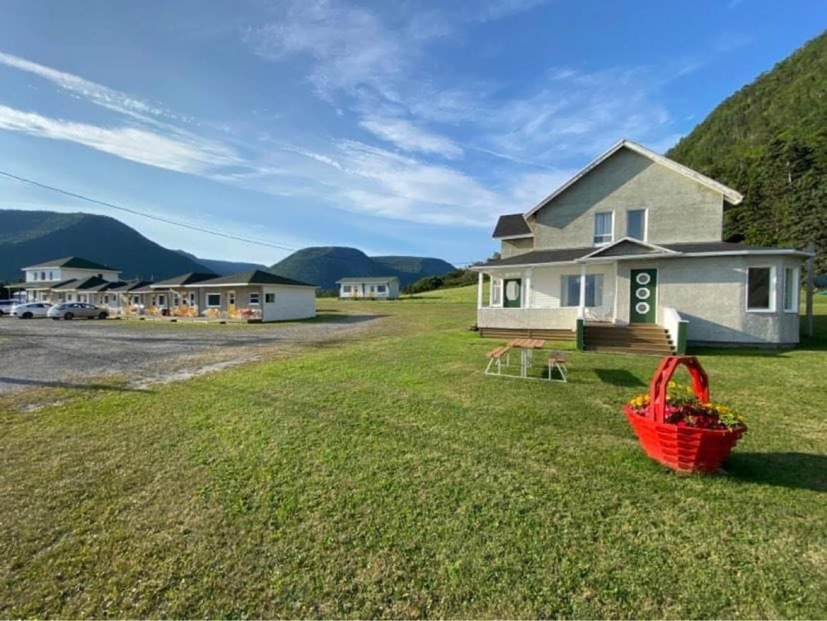 Chalets Bernatchez 몽 생 피에르 외부 사진